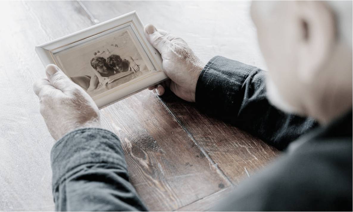 ¿Qué estrategias son las recomendadas para afrontar procesos de duelo y pérdida?