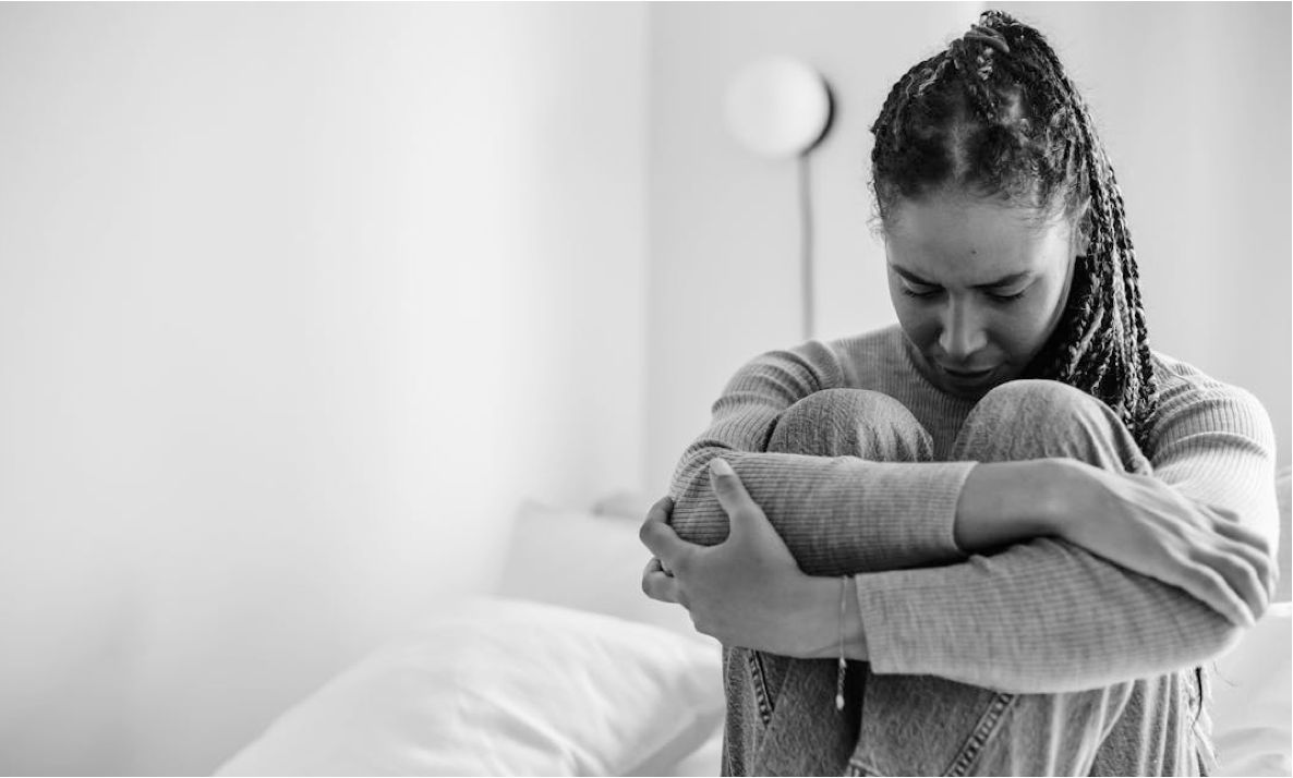 Sobrevivir al suicidio de un ser querido: un duelo que no termina con la despedida.