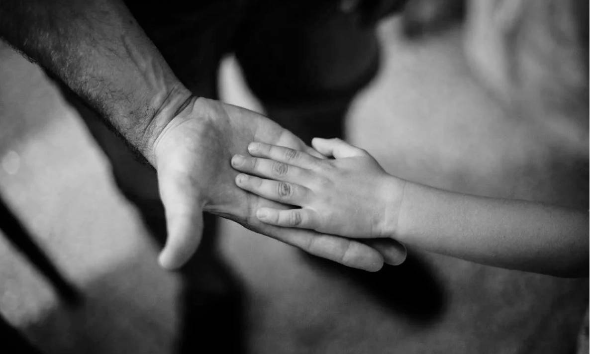 Un suicidio en la familia o de alguien cercano: ¿qué hacer cuando hay niños de por medio?